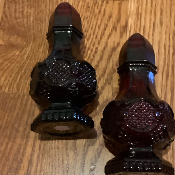 Cape Cod Salt & Pepper Shakers Ruby Red 1876 Collection Glass Vintage - Picture 2 of 4